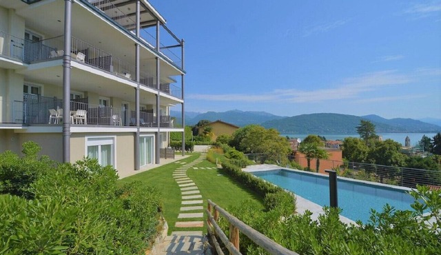 The View-Sky: design apt. with terrace lake view