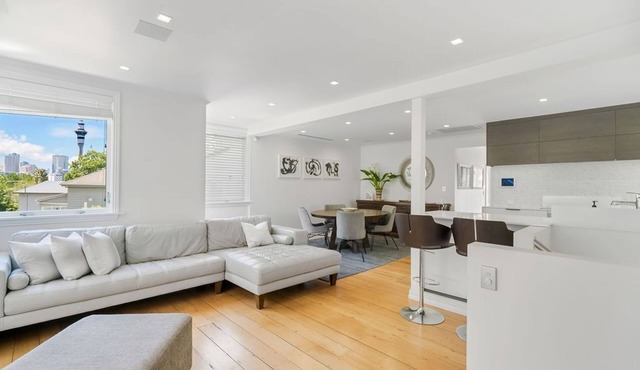 The Villa on Anglesea - Luxury city centre living.