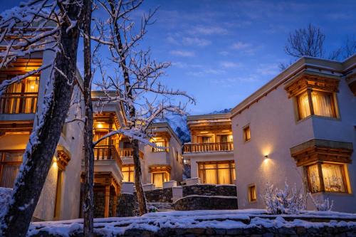 The Vintage Villas Resort Ladakh - Luxury Stay with Mountain Views