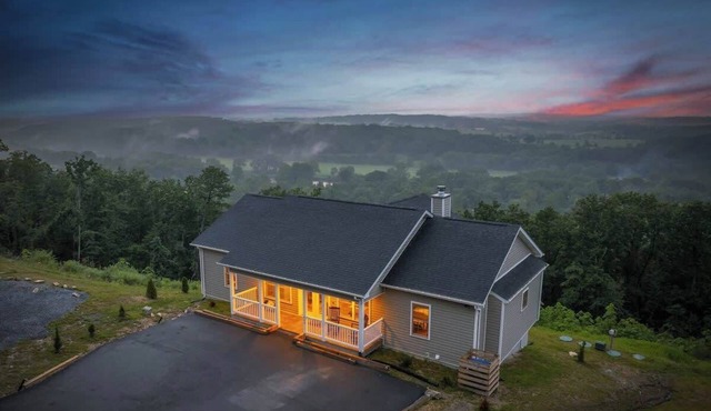 The VUE | Mountaintop 4BR | Hot Tub & Views