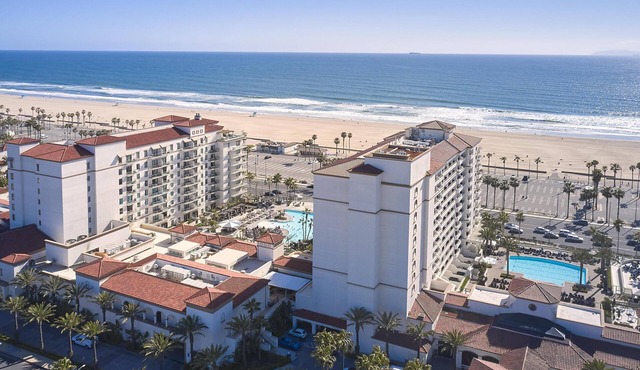 The Waterfront Beach Resort, A Hilton Hotel