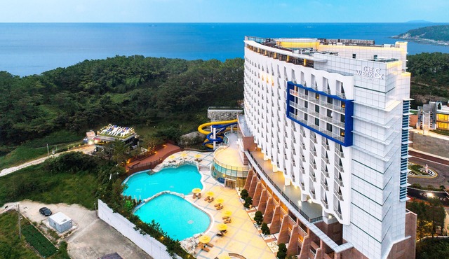 The Week& Resort
