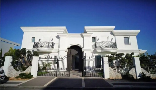 The While House .