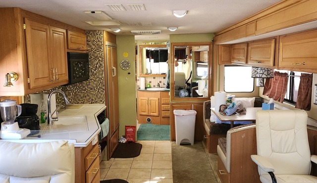 The White House RV, A UNIQUE RENTAL IN THE HEART OF TUBAC VILLAGE, AZ