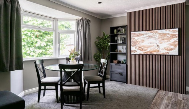 The Willow, Stylish & Central Home with Parking