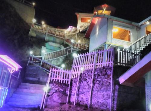 THE WONDERLAND COTTAGES & Cafe