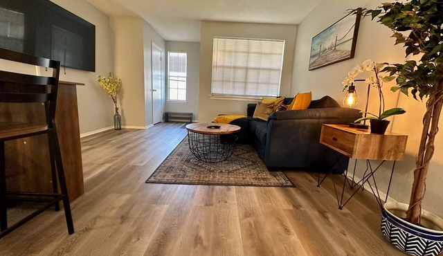 The Yellow Brick Abode Modern | Comfort | 2 Bdr