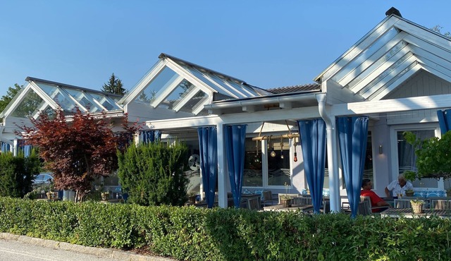 The1st Guesthouse "Lake View Guest Rooms"