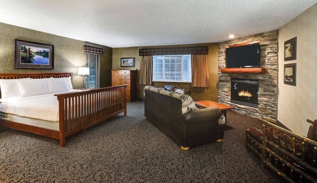 Theme Suite with Whirlpool, Stoney Creek St. Joseph, Heated Pool