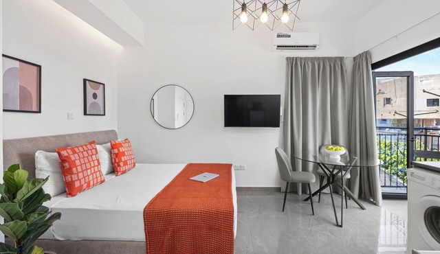 Theon Urban Suites - Studio