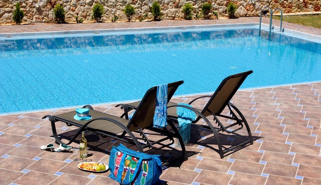 Theros Hotel