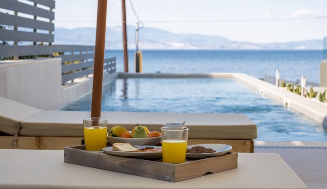 Theros Suites