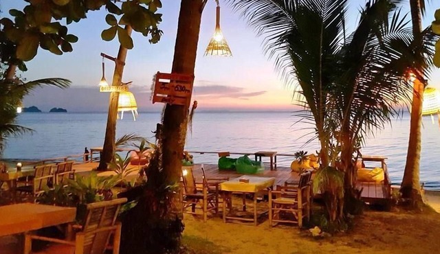 Think & Retro Cafe Lipa Noi Samui