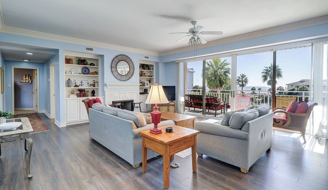 Third floor Penthouse with wonderful ocean views! - *Pool heated seasonally*