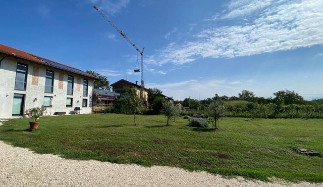this 3-bedroom apartment features a fully equipped kitchen