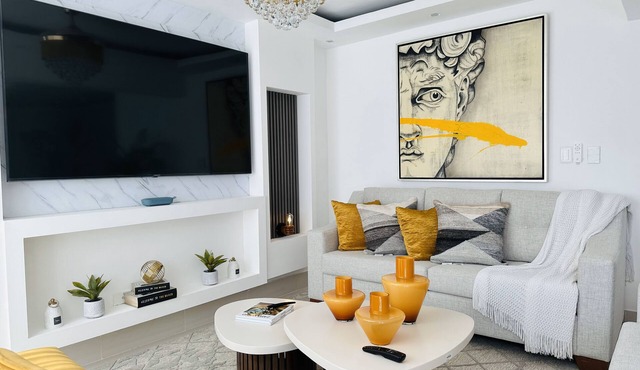 This apartment is a 3 bedroom(s), 2 bathrooms, located in Santiago De Los Caballeros, Santiago.