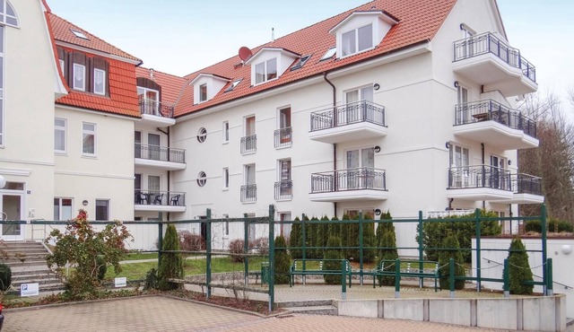 This apartment, renovated at the end of 2012, is located on the 2nd floor of a modern apartment comp
