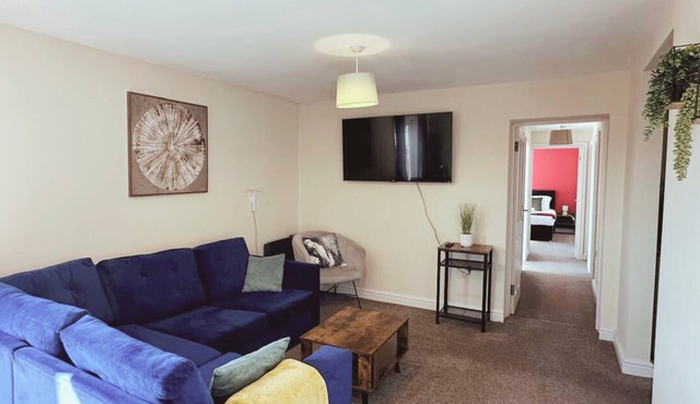 This apartment is a 2 bedroom(s), 2 bathrooms, located in Stroud, Gloucestershire.