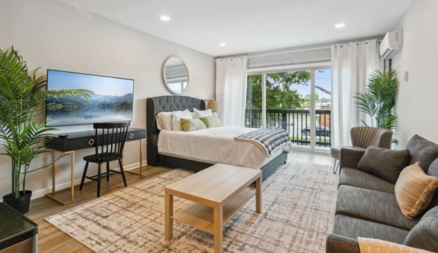 This apartment is a 0 bedroom(s), 1 bathrooms, located in Hampton, VA.