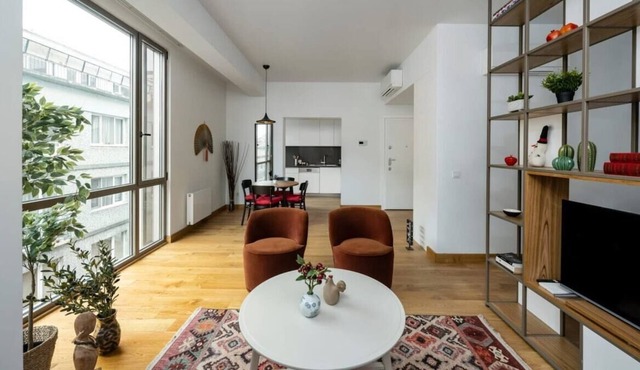 This apartment is a 0 bedroom(s), 1 bathrooms, located in Şişli, İstanbul.
