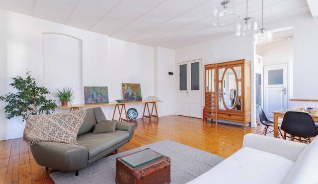 This apartment is a 1 bedroom(s), 1 bathrooms, located in Beyoğlu, İstanbul.