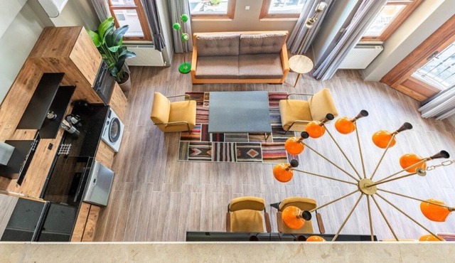 This apartment is a 1 bedroom(s), 2 bathrooms, located in Fatih, İstanbul.