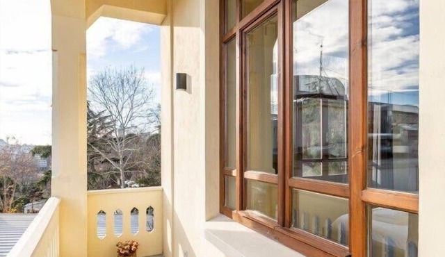 This apartment is a 2 bedroom(s), 2 bathrooms, located in Beyoğlu, İstanbul.