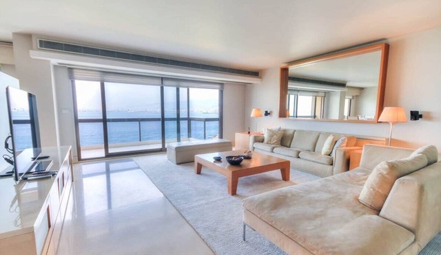 This apartment is a 2 bedroom(s), 2.5 bathrooms, located in Konak, İzmir.