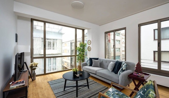 This apartment is a 2 bedroom(s), 1 bathrooms, located in Şişli, İstanbul.