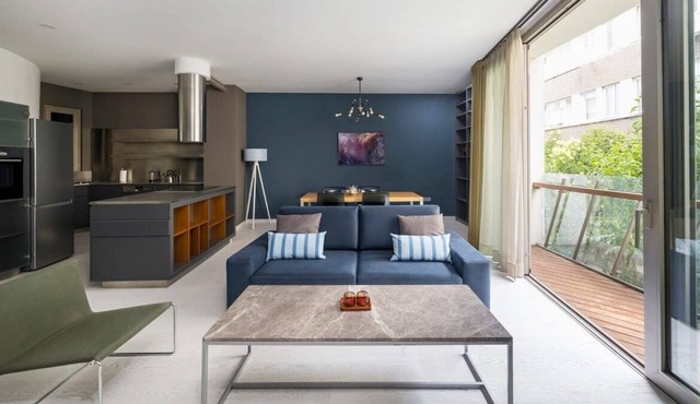 This apartment is a 2 bedroom(s), 2 bathrooms, located in Şişli, İstanbul.