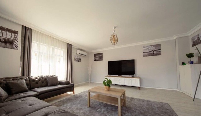 This apartment is a 2 bedroom(s), 2 bathrooms, located in Şişli, İstanbul.