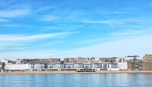 This apartment is a 2 bedroom(s), 2 bathrooms, located in Ramsgate, England.
