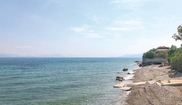 This beautiful apartment is located only 30 m from the beach in the coastal village of Melissi.