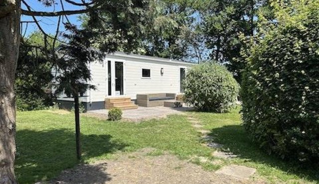 This beautiful chalet on one of the most beautiful plots in the park with a private parking space, free WIFI, central heating, and a dishwasher.
