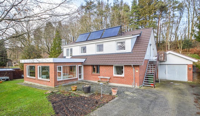 This beautiful large vacation home is very close to attractions such as Legoland and the bog where t