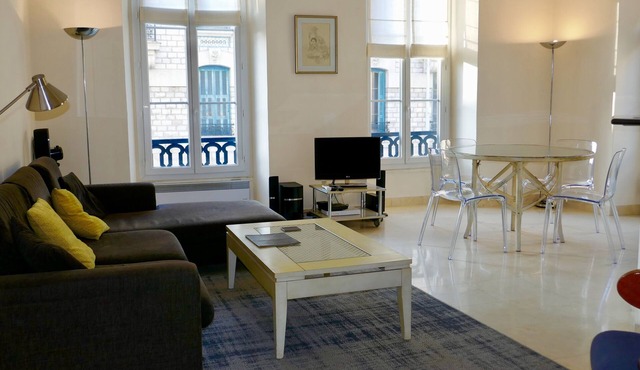 This bright, spacious apartment is located in the heart of the city.