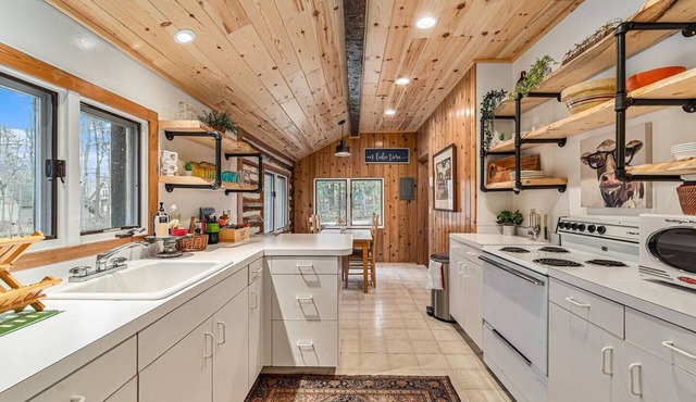 This cabin is a 2 bedroom(s), 1 bathrooms, located in Harbor Springs, MI.