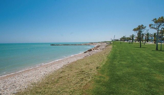 This charming holiday apartment is located in a residential building in Grottammare.