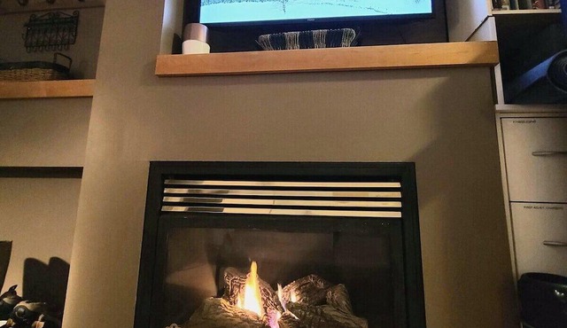 This condominium is a 0 bedroom(s), 1 bathrooms, located in Victoria, BC.
