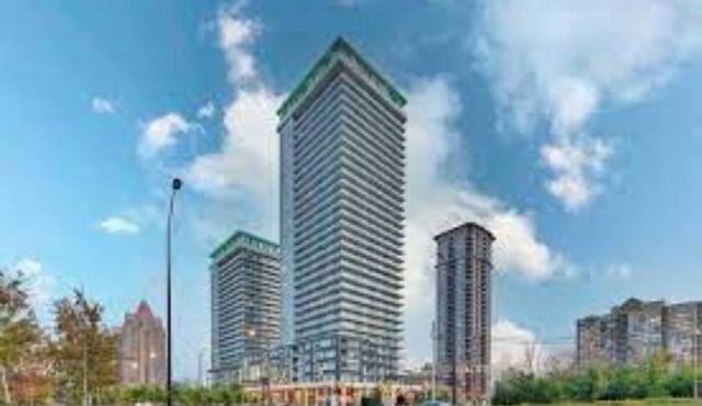 This cosy 1 Bed/Den unit is nestled in the heart of Mississauga Central Downtown