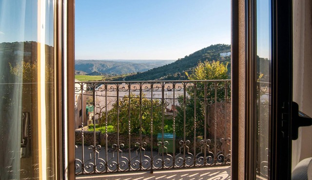 This cozy cottage with a beautiful view can accommodate the whole family.
