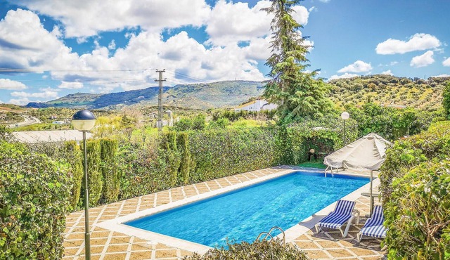 This cozy vacation home in the countryside is located in the beautiful village of Olvera, which is p