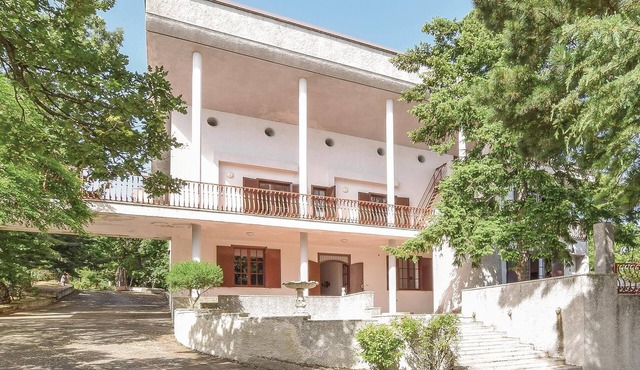 This detached vacation home is located 5 km from Corigliano in the province of Cosenza and is surrou