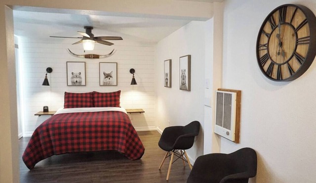 This fourplex is a 1 bedroom(s), 1 bathrooms, located in Shaver Lake, CA.