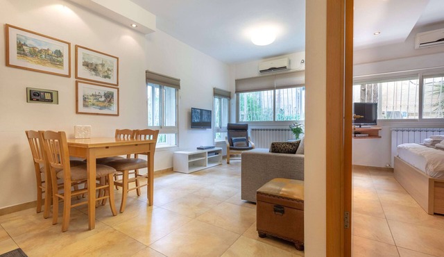 This ground floor one bedroom Apt is a perfect rental with just a few stairs