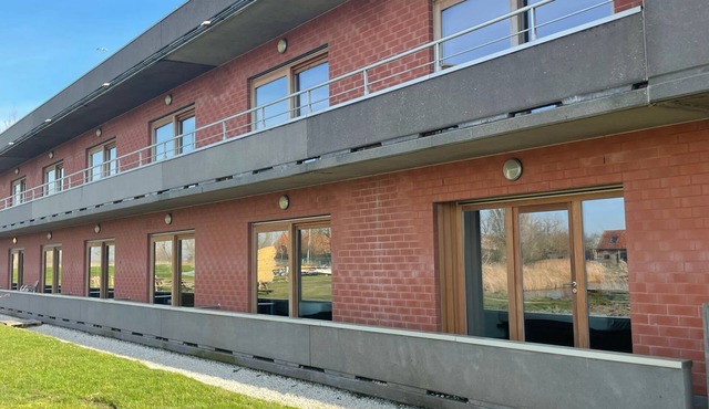 This hostel is ideal for groups. On the waterfront, close to Bruges and the sea!