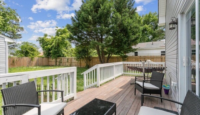 This house is a 2 bedroom(s), 2 bathrooms, located in Hampton, VA.