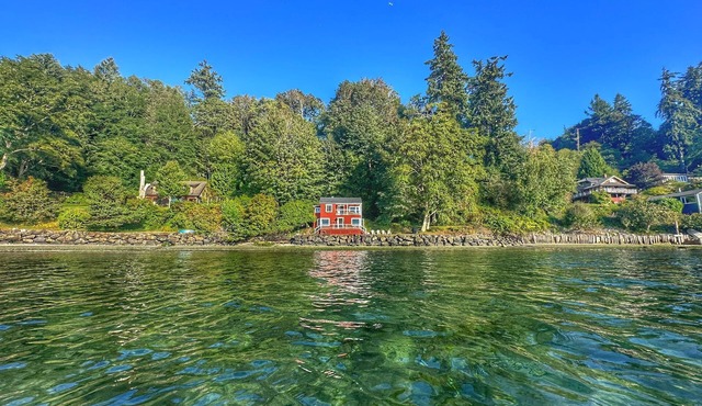 This house is a 2 bedroom(s), 1 bathrooms, located in Vashon, WA.