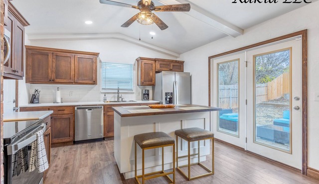 This house is a 3 bedroom(s), 2 bathrooms, located in The Village, OK.