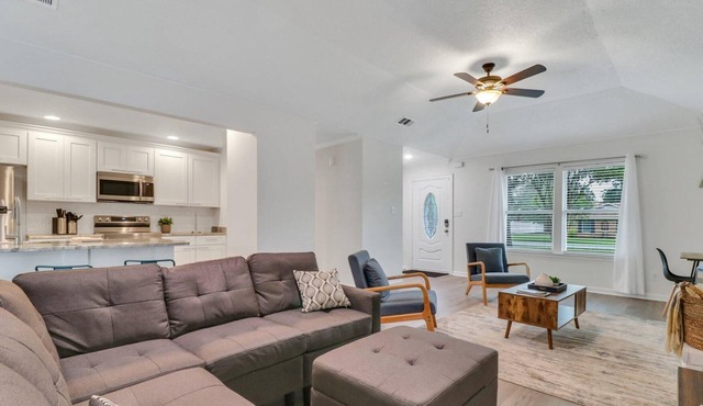 This house is a 4 bedroom(s), 2 bathrooms, located in Pooler, GA.